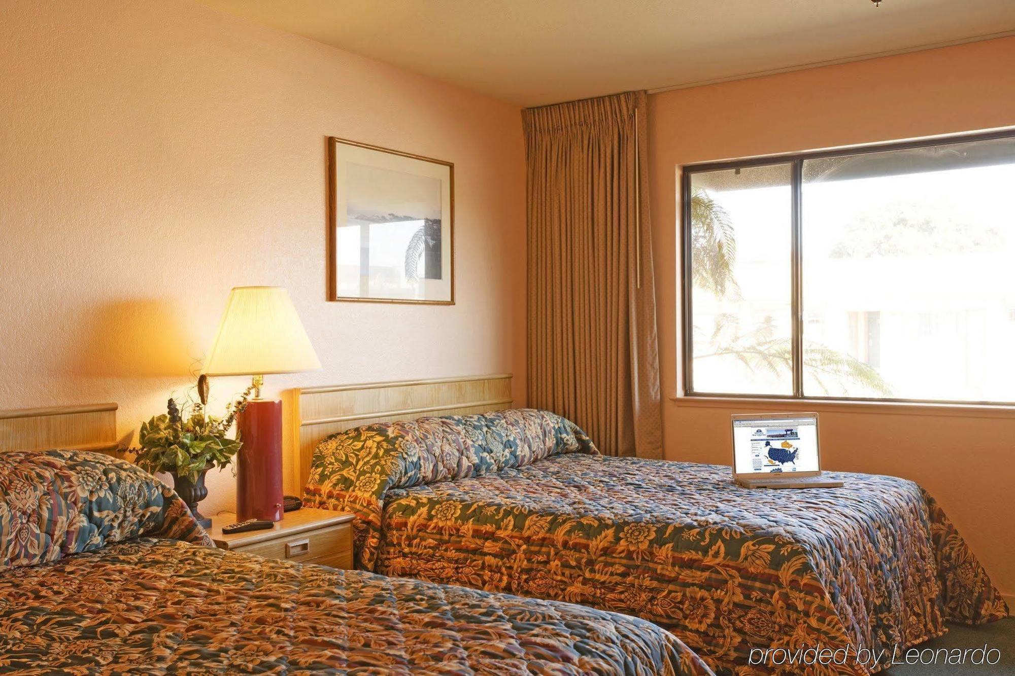 Red Roof Inn & Suites Monterey Room photo